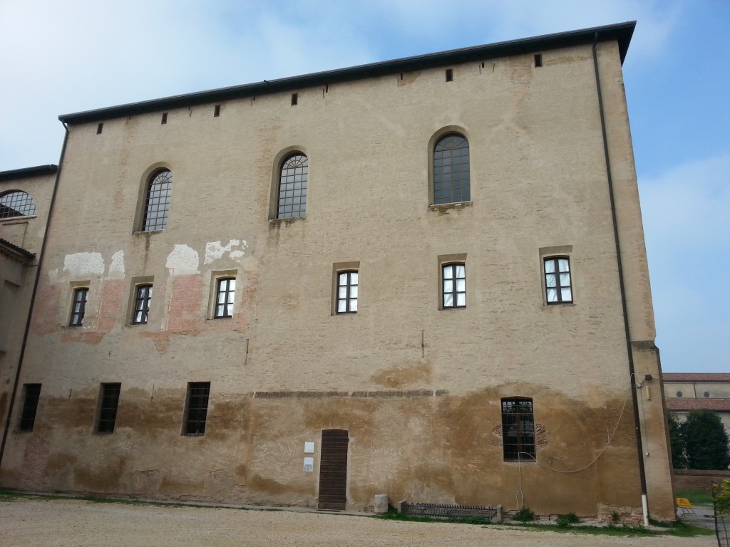 La Biblioteca Bellintani di San Benedetto Po, dove si trova il fondo librario dell'Associazione